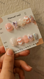 🌸 *“指尖的浪漫，从一抹温柔开始…”*