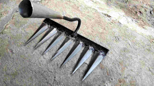 RAKE BESI RAKE TANAH SAWAH KEBUN TAMAN HALAMAN RUMAH/RAKE GARUK PEMBERSIH GULMA PENYIAN RUMPUT
