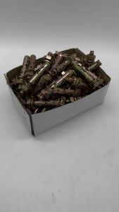 พูดคุณสำหรับรายละเอียดของกระเป๋าป้องกัน ST ยกกล่อง พุกเหล็ก สตั๊ดโบล์ท ทุกขนาด เป็น 3/16" 1/4" 5/16" 3/8" 1/2" 5/8" ชุบรูงป้องกันสนิม หกเหลี่ยม มีเขี้ยว