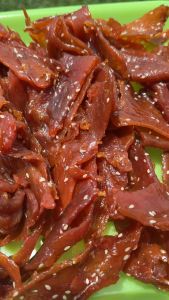 หมูฝอยนุ่ม / หมูหวานโรยงา / กล่องละ 100 กรัม รสชาติอร่อย เก็บรักษาได้นาน แผ่นนุ่ม ไม่แข็งกระด้าง ทำใหม่ สดสะอาด