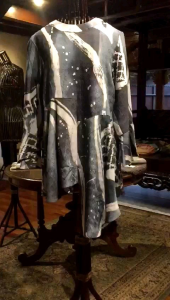 Zea Tunik Viscos by Dian Pelangi: LIMITED EDITION Baju Blouse Atasan Kemeja Blus Outfit Batik Casual Formal Kerja Kantor Pesta Pernikahan Kondangan Wanita Hijaber Cantik Anggun Modis Modern Elegan Mewah Model Korea Terbaru Motif Abstrak Kekinian