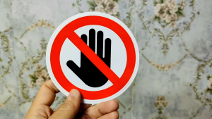 ห้ามจับ อย่าจับ กรุณาอย่าจับ อย่าสัมผัส อย่าแตะ สติ๊กเกอร์คำเตือน ป้ายเตือน เนื้อpvc ทนแดด ทนฝน ติดแน่น ทนนาน สีสดใส