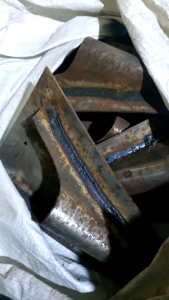 mũi cày cong    bằng sắt thép trang trí nhà gỗ