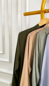 Gamis Terbaru Wanita 2024: Pilihan Busui Friendly & Variasi Kancing
