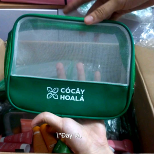 Bộ Túi du lịch mini Cỏ Cây Hoa Lá- 6 sản phẩm- Dầu gội GỪNG SẢ Dầu xả GỪNG SẢ Sữa tắm GỪNG NGHỆ DDVS x2 Nano Nghệ Sữa Rửa Mặt GoBo Mặt Nạ tẩy tế bào chết Đậu Đỏ- Nhỏ gọn tiện lợi.