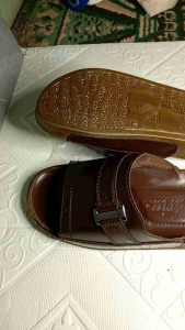 Sandal Kulit Pria India: Desain & Fungsi