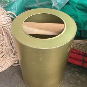 thùng vác đất nhận lấy đất .