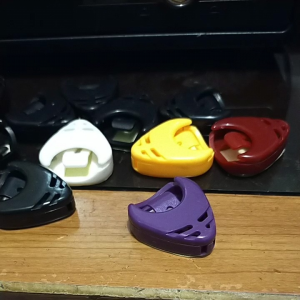 Pick Holder Gitar: Tempat Pick Gitar Satuan