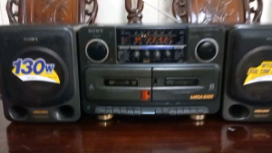 Cassette Sony CFS-715S còn rất đẹp zin nguyên bản các chức năng của máy hoạt động tốt.