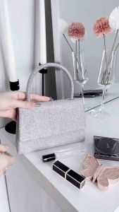 Túi xách kim sa bạc phù hợp đi chợi và tiệc tùng