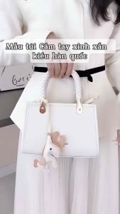 Túi xách đẹp thiết kế dáng túi cầm tay trẻ trung tặng kèm móc khóa gấu xinh dây đeo chéo tháo rời được