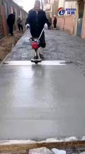 Máy đầm thước xăng FUKI MX-200 (đầm thước gạt bê tông) ( khung sắt- chưa có thước gạt)