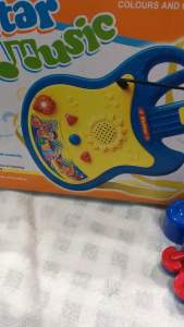 กีตาร์ของเล่นเด็กพร้อมไมค์ ใส่กับถ่านมีเสียงตัวโน้ต