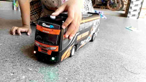 Mainan Viral Mainan Bus Basuri TELOLET ADA MUSIC DAN LAMPU / MAINAN KENDARAAN BUS BASURI // Mainan Bus TELOLET