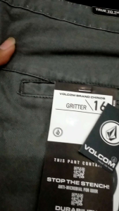 Celana Chino Pendek Branded di Atas Lutut Full Tag Full Asesoris
