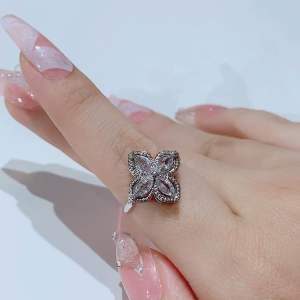 Advanced Cold and Light Rotating Zircon Four-Leaf Clover Ring Adjustable Size Opening Ring