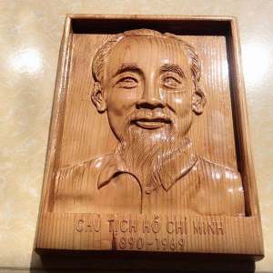 Tranh chân dung Bác Hồ treo tường để bàn trang trí phòng khách(có móc treo).