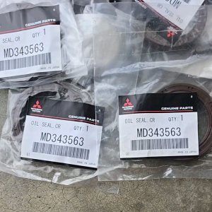 Mitsubishi ซีล ซีลคอหน้า ซีลข้อเหวี่ยงหน้า ใช้ได้ทั้งเครื่องยนต์ดีเซลและเบนซิน แท้ศูนย์มิตซูบิชิแท้💯% MITSUBISHI TRITON 16V TRITON  เบนซิน 2.4 PAJERO SPORT  STRADA 2.5 Cyclone 4D56 ขนาด 45-60-7 เบอร์ MD343563 หมุนขวา ราคาต่อตัว