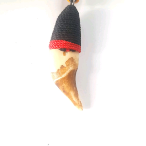 Kalung Handmade Liontin Taring untuk Koleksi & Fashion
