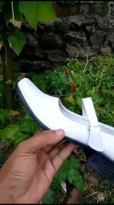 sepatu pantofel wanita putih