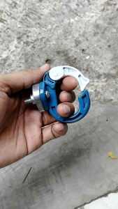 GANTUNGAN BARANG DI UNIVERSAL MOTOR MODEL CAPIT KUAT DAN AWET