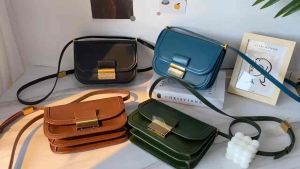 🇲🇾new tide high sense of foreign texture diagonal bag small fashion design single shoulder small square bag