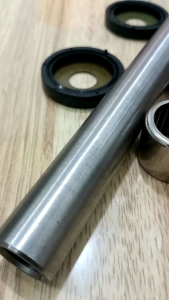 Bosh Bos Fork Swing Arm CB150R K15 CB150 CBR150 Old New Bosh Bos Arm Arem CB150R Lama Baru LED Bush Fork Swing Arm Assy Set Bosh Fork Ayun Swing Arm CB150R CBR 150 Old New CBR 150 Lama CBR 150 Baru CBR 150 K56 KD350