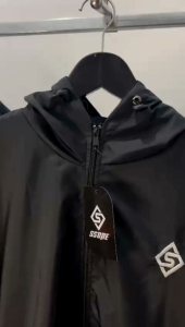 Jaket Parasut Sport Waterproof Windbreaker Simple Pria Wanita Cocok Untuk Olahraga Maupun Harian