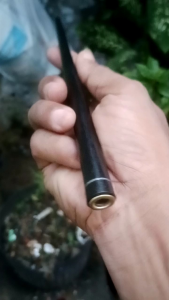 PIPA ONCE 20.CM KAYU KELOR HITAM MOTIF KRUCUT CINCIN TIMA. BISA BUAT SEMUA MEREK