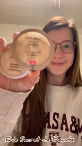 Neutrogena Mineral Sheers Lightweight Loose Powder Makeup Foundation with Vitamins A C & E Sheer to Medium Buildable Coverage Skin Tone Enhancer Face Redness Reducer Classic Ivory 10 Nude 40.19 oz