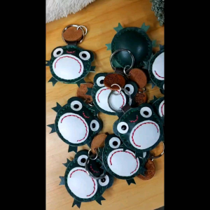 พวงกุญแจกบ ทำจากหนังแท้ พวงกุญแจตุ๊กตา ทำจากหนังวัวแท้ หนังนิ่มเบา ห้อยกุญแจ ห้อยกระเป๋าได้