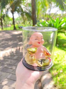 Ông Phật Di Lặc Gật Đầu bằng năng lượng ánh sáng mặt trời