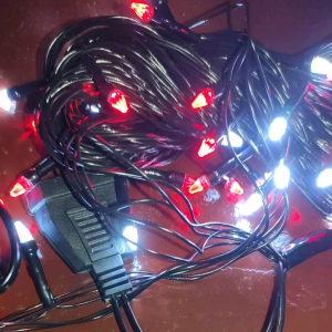 Lampu Hias LED Merah Putih Kabel Hitam Hias Agustus Berkedip
