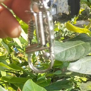 móc khóa inox làm thủ công độc đáo sang trọng có nhiều kiểu dáng mầu sắc