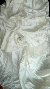 Gaun Bridal Berekor: Desain Elegan untuk Pernikahan