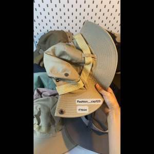 หมวกเดินป่า แคมปิ้ง ไม่มีโลโก้เป็นสีพื้นสามารถไปปักเองได้เลยค่ะ