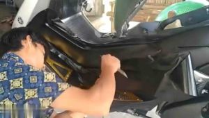 Stiker Motor Mobil Aquarium Bahan Dop/Glosy Lebar 122cm Tebal Lentur Ketahanan 5 Tahun