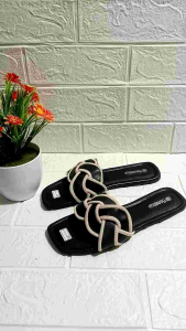 Sandal keteplek buat acara kondangan