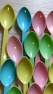 Plastic Sundae Spoon Ice Cream Spoon or Mini Plastic Spoon Assorted Colors for Dessert Serving 50 pcs)