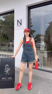 เอี๊ยมกางเกงยีนส์ขาสั้น ปลายขาพับ กระดุมหน้า #8822