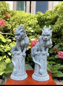 Tượng Kỳ Lân đứng trên trụ cao 27cm trang trí decor phòng khách bàn trà tiểu cảnh bể cá.