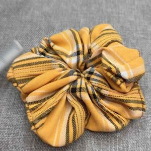 大发肠Flower Scrunchie Hair Tie