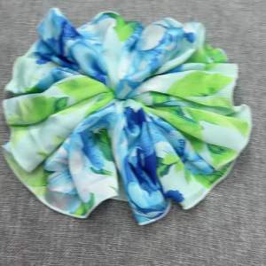 超大发肠Flower Scrunchie Hair Tie