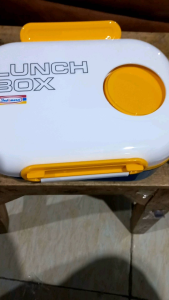 Lunch box tempat makan atau bekal