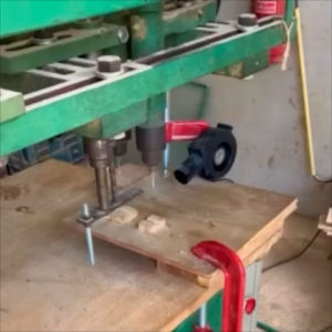 ไม้แท่งกลม (เจาะรู 2 ข้าง) ซึ่งเป็นขนาดเส้นผ่าศูนย์กลาง 15 มม. (1.5 ซม.) ซึ่งเจาะรูขนาด 2 มิล และ 3 มิล ตั้งแต่ขนาด 50-100 แท่ง มีหลายขนาดความยาวให้เลือก