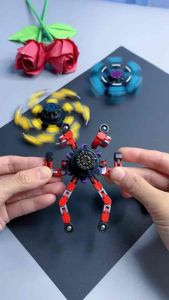 变形机械陀螺 (1套2个)Transforming Mechanical Spinning Top你有看过这个#网红变形陀螺 吗⁉😆它除了可以当指尖陀螺玩之外,还可以发挥您孩子的创意,创造各种形状出来,赶快买一个给您的孩子吧😍#好物分享