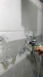 vòi chậu rửa lavabo liền sen nóng lạnh 2 chân