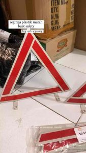 Segitiga Pengaman Plastik Mobil Truk Mejistar 2pcs
