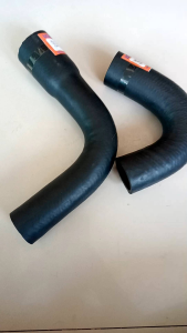 SELANG RADIATOR MITSUBISHI FUSO FM-516/517 ATAS BAWAH