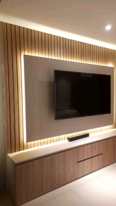 Desain Rak TV & Backdrop TV Gantung: Penggunaan Ruang Efisien